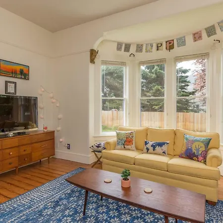 People'S House Apartment